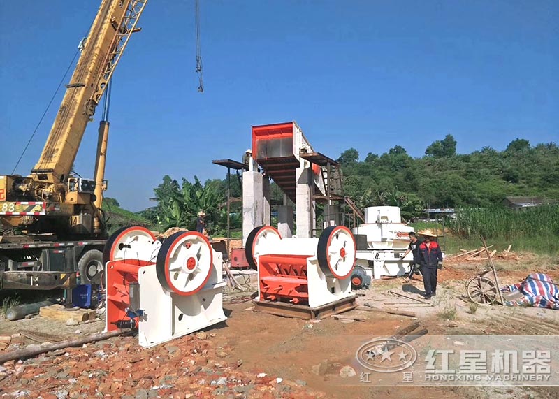 小型石头粉碎机多少钱_时产量100吨、更经济实惠