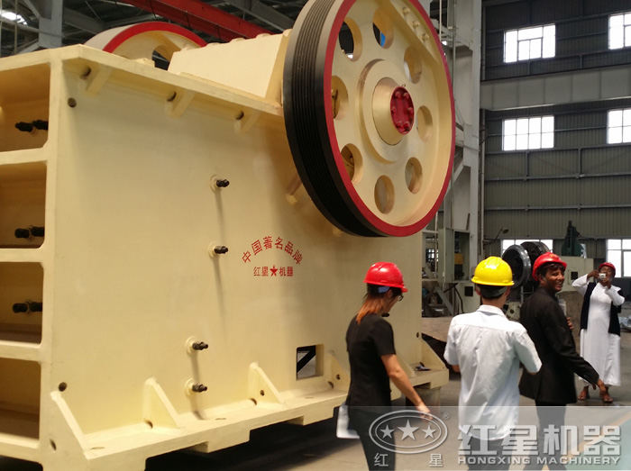 (JAW CRUSHER) 产量300-800吨/时