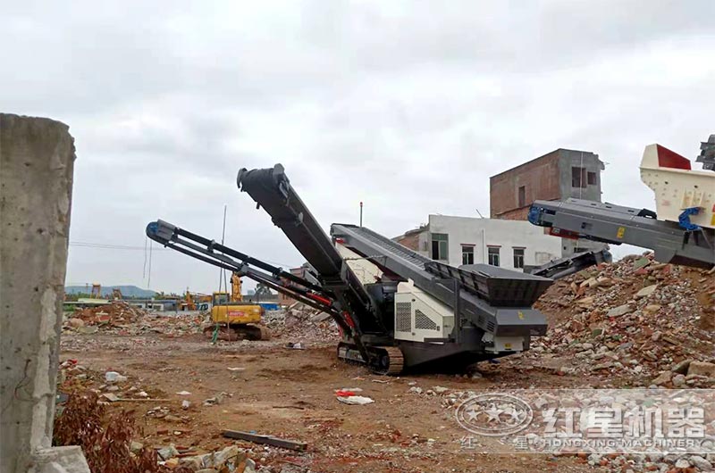 履带移动式粉碎机在工地就地处理建筑垃圾